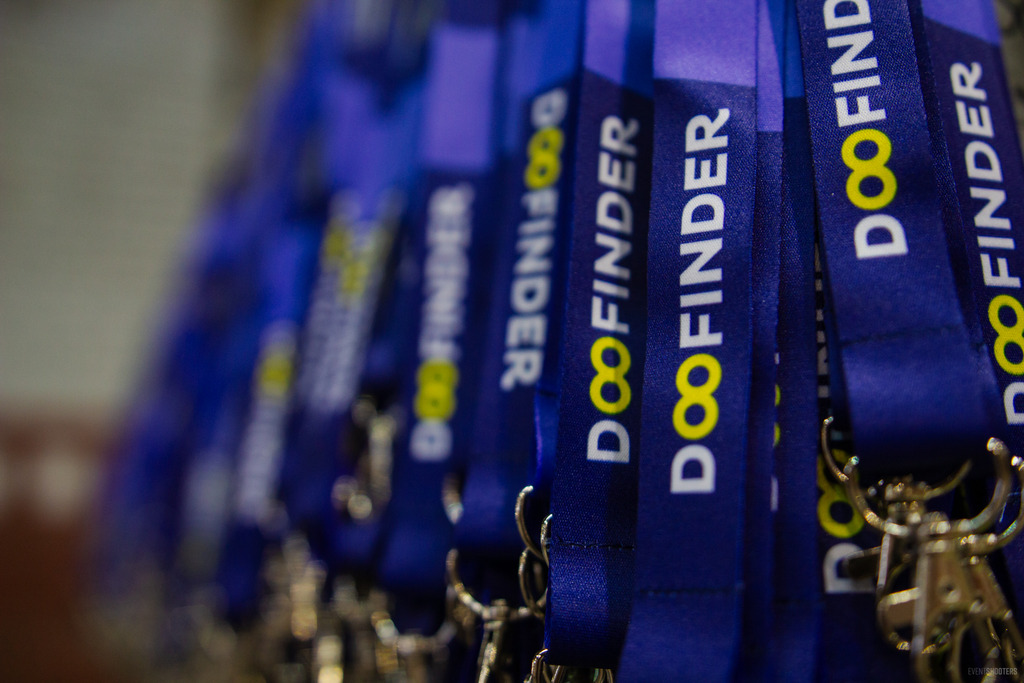 https://res.cloudinary.com/ecommerceberlin/image/upload/v1741344877/Website/PREMIUM%20SERVICES/ebe26_premium_services_lanyards/HEADER%20-%20ZDJECIE%201.jpg