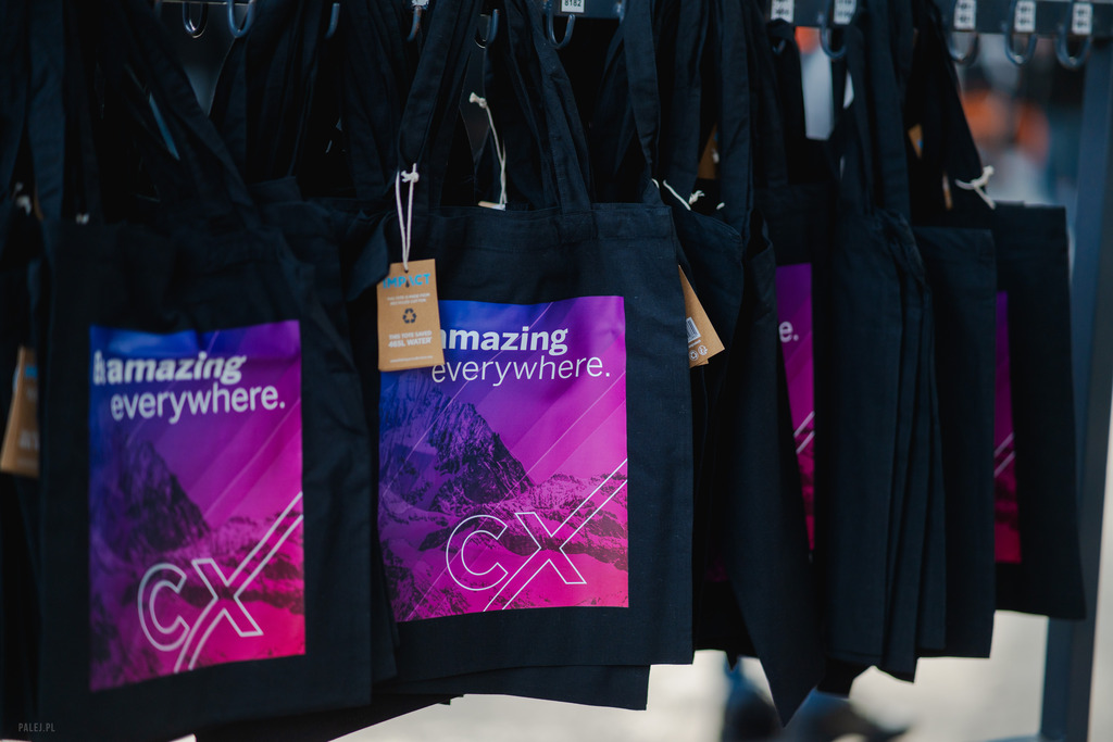 https://res.cloudinary.com/ecommerceberlin/image/upload/v1741773467/Website/PREMIUM%20SERVICES/ebe26_premium_services_ecobags/HEADER%20-%20ZDJECIE%201.jpg